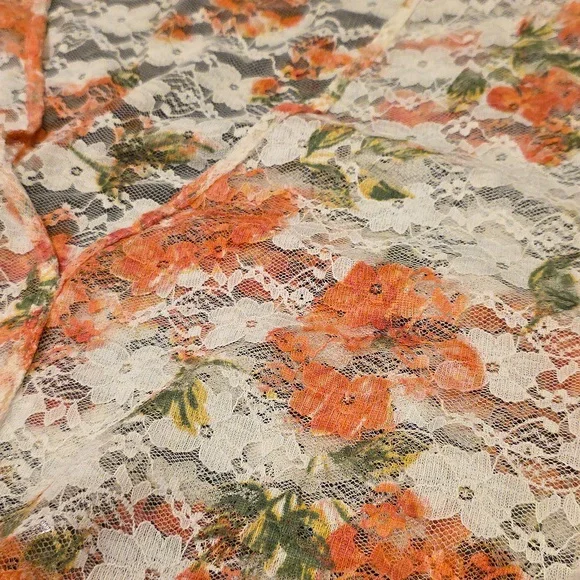 NWOT Full Circle Trends Large Lace Floral Tie-Front Top - Picture 6 of 8